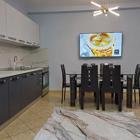 Elda Yellow Palace, Pazari I Ri *