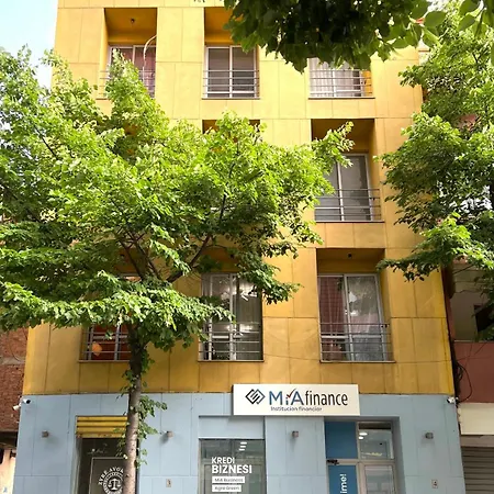 Elda Yellow Palace, Pazari I Ri * Τίρανα