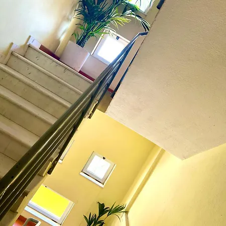 Elda Yellow Palace, Pazari I Ri Tirana