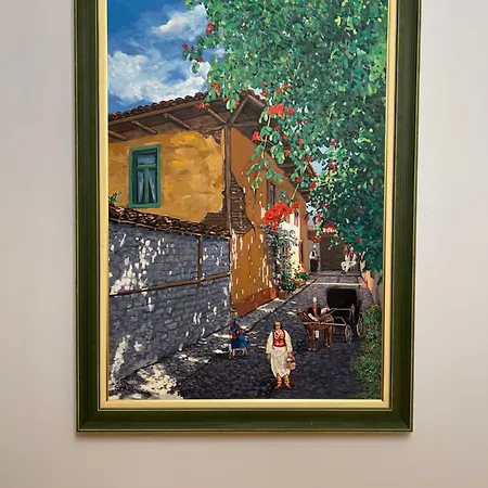 Elda Yellow Palace, Pazari I Ri Τίρανα