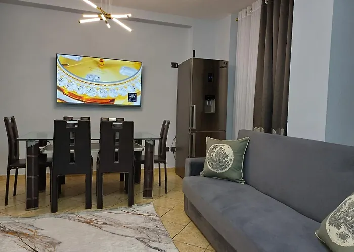 Elda Yellow Palace, Pazari I Ri شقة تيرانا