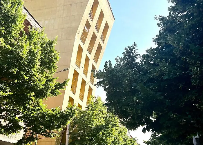 Elda Yellow Palace, Pazari I Ri Apartment