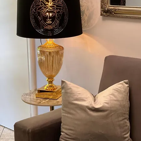 Elda Yellow Palace, Pazari I Ri טיראנה