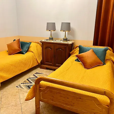 Elda Yellow Palace, Pazari I Ri דירה