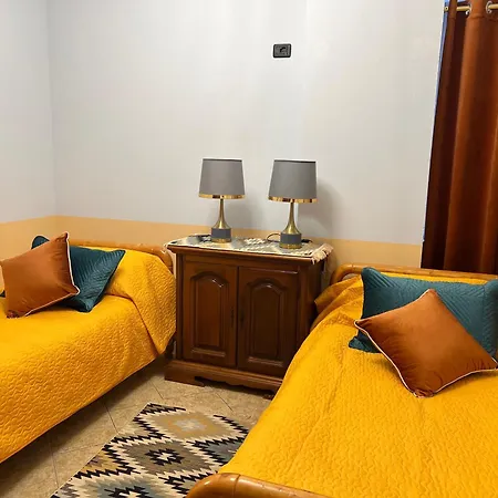 Elda Yellow Palace, Pazari I Ri Tiran