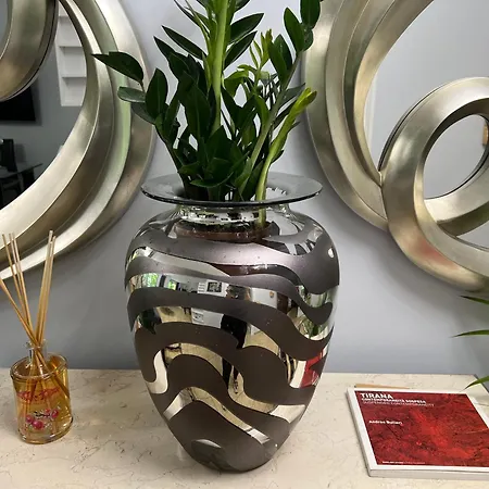 Elda Yellow Palace, Pazari I Ri *