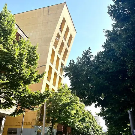 Elda Yellow Palace, Pazari I Ri Apartment