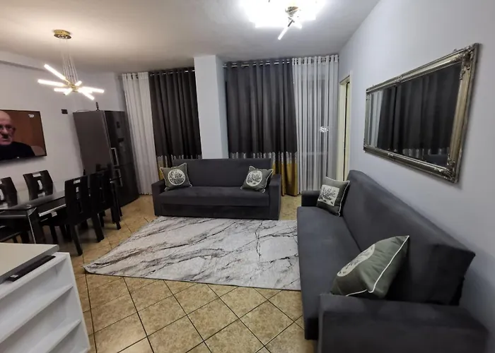 Elda Yellow Palace, Pazari I Ri טיראנה