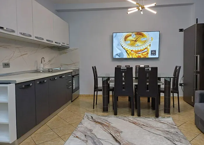 Elda Yellow Palace, Pazari I Ri *