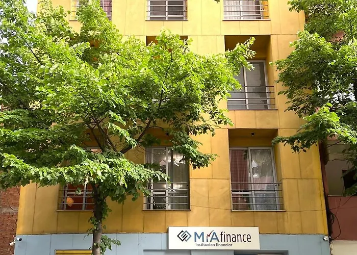 Elda Yellow Palace, Pazari I Ri * טיראנה