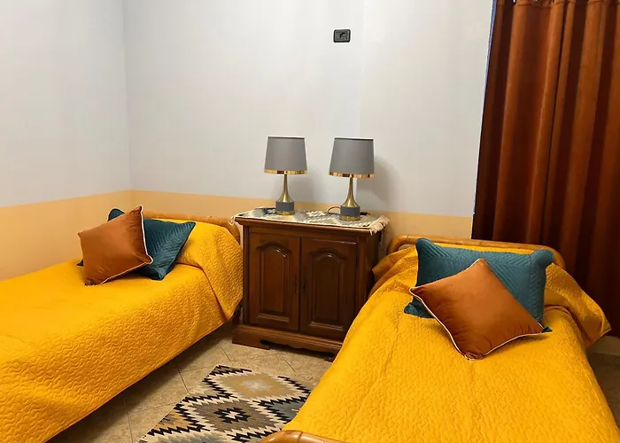 Elda Yellow Palace, Pazari I Ri טיראנה