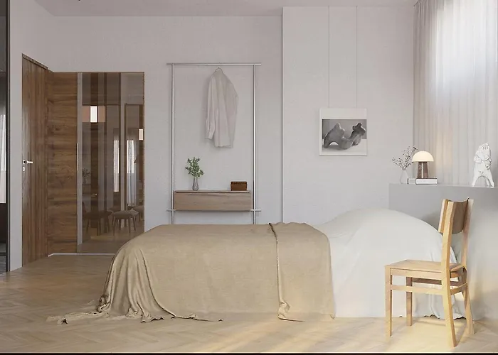 Elda Yellow Palace, Pazari I Ri * ティラナ